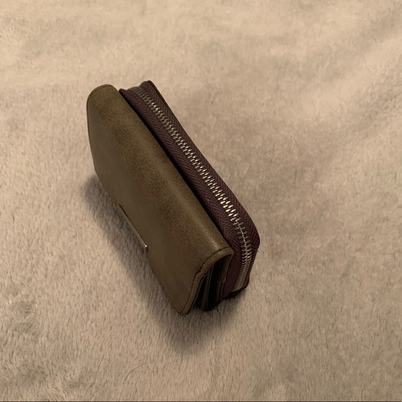 Roots Trifold Clutch Wallet - Picture 5 of 6